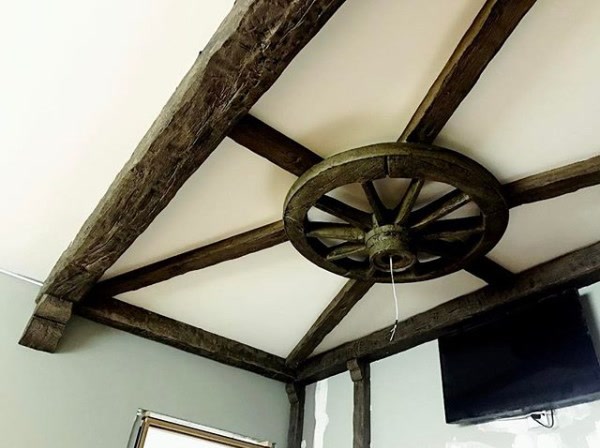 Grinde din Poliuretan și Roată Decorativă pentru Tavan Rustic