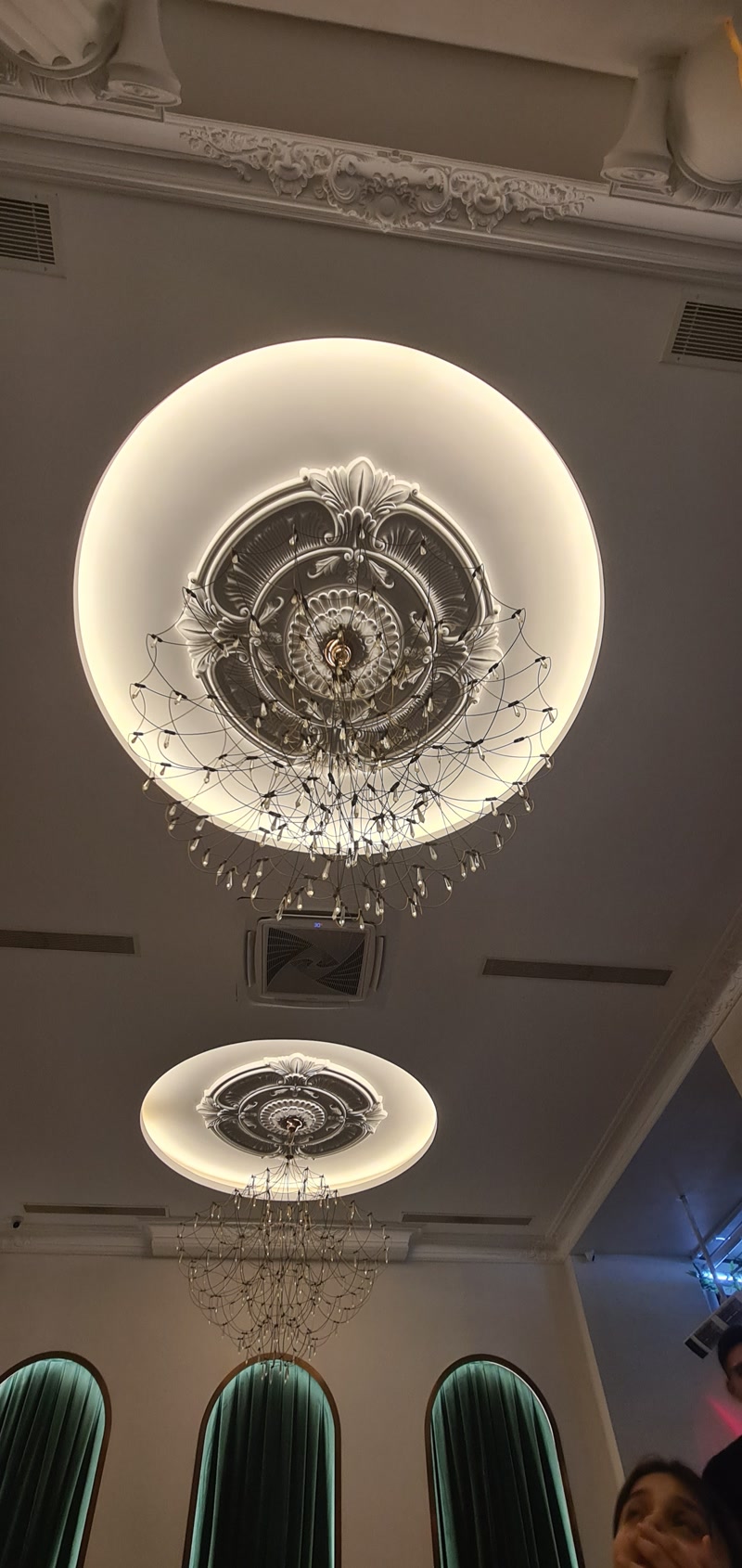 Rozete din Poliuretan și Cupole de Tavan Decorativ