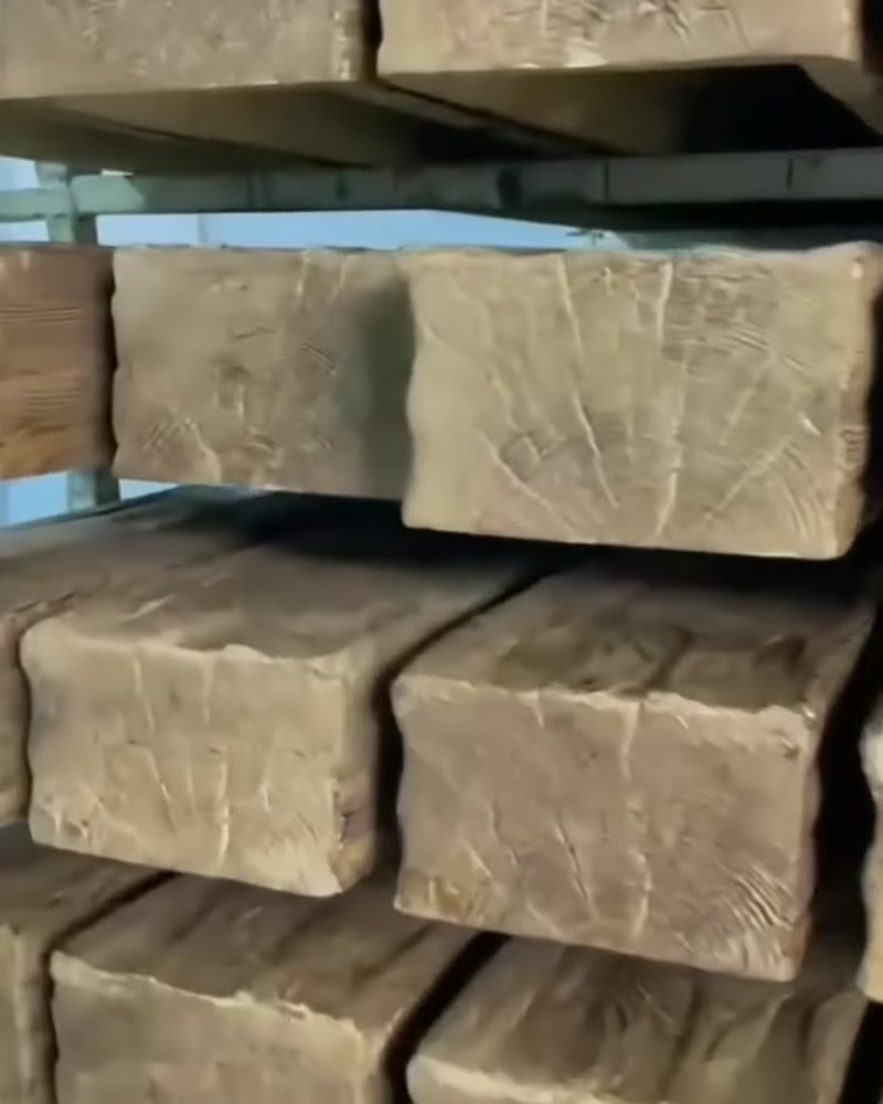 Grinzi din Poliuretan: Eleganța Rustică a Lemnului cu Durabilitatea Modernă