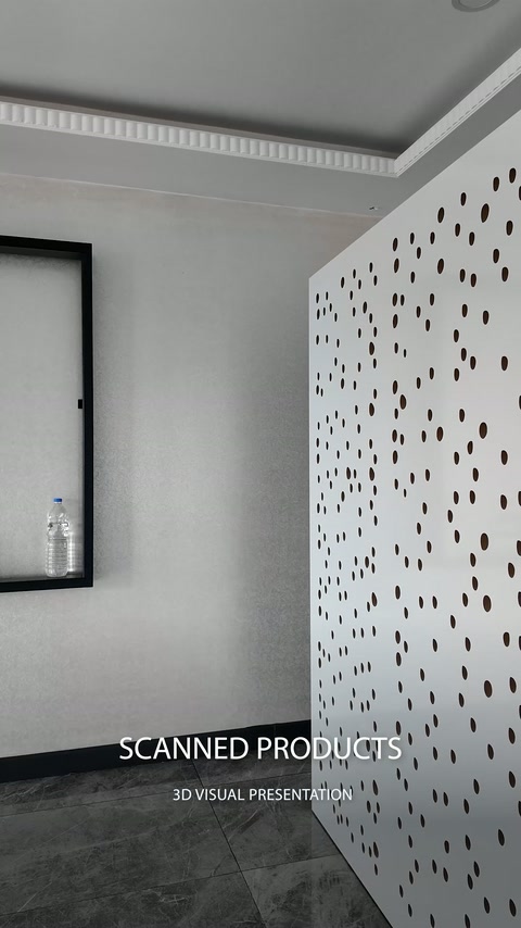 Profilul decorativ al tavanului apare lângă panoul interior perforat