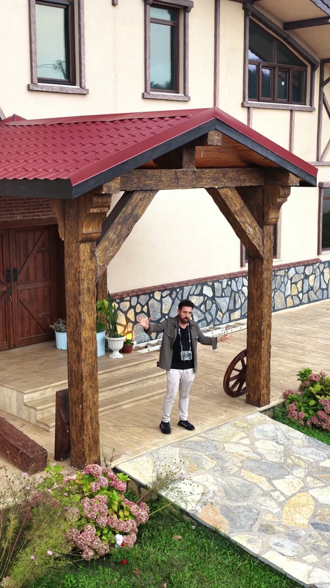 Console și grinzi decorative cu aspect de lemn la Aytepe