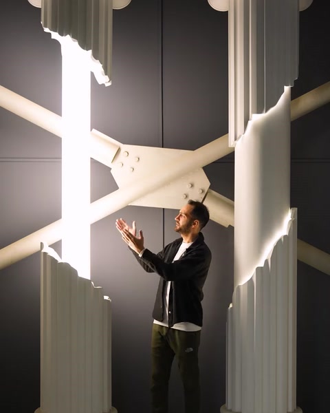 Transformați spațiul într-o operă de artă cu coloanele noastre iluminate cu LED și plexiglas — 0:12