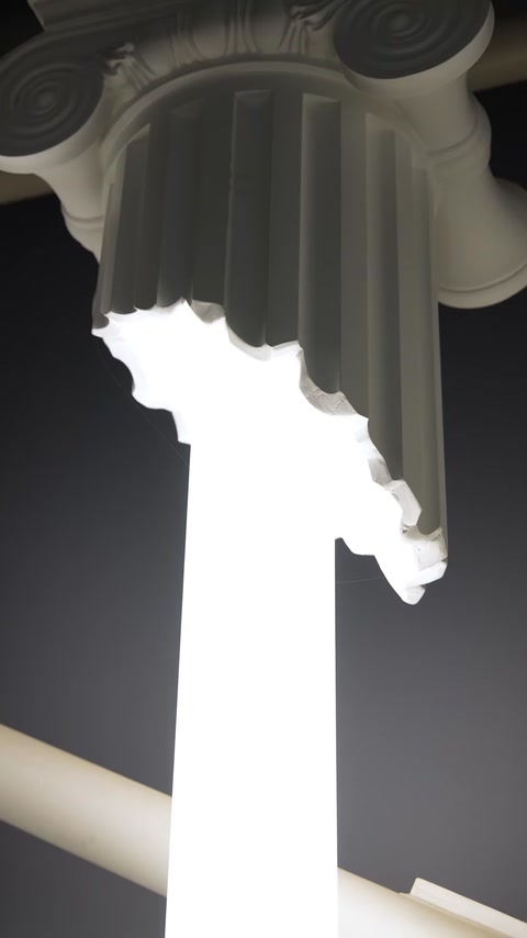 Transformați spațiul cu coloane iluminate cu LED și plexiglas