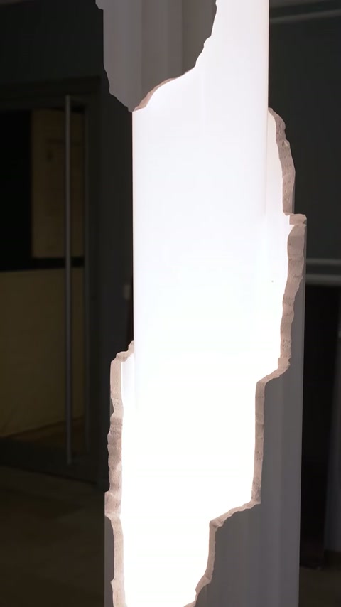 Transformați spațiul cu coloane iluminate cu LED și plexiglas