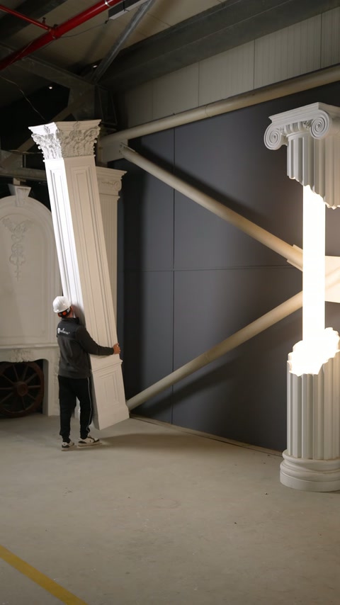 Coloane monumentale, surprinzător de ușoare, pentru decoruri grandioase