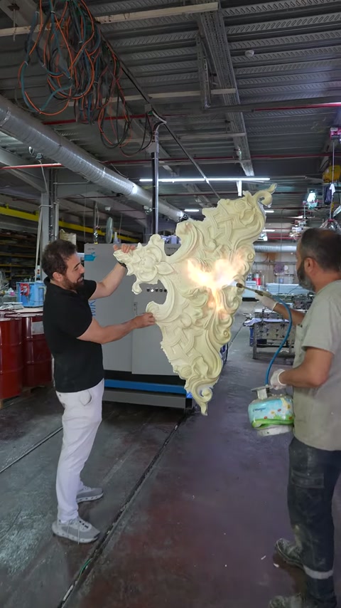 Pregătirea testului la foc pentru un ornament decorativ amplu