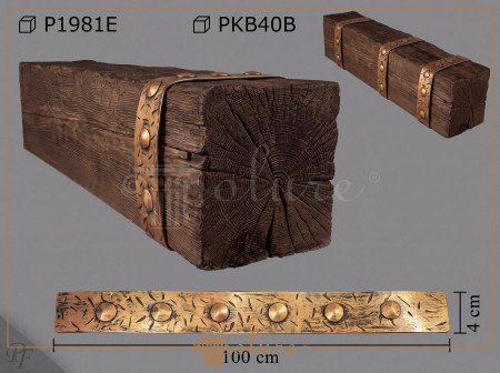 Dormitor rustic la mansardă amenajat cu grinzi decorative din poliuretan, șemineu din piatră și corpuri de iluminat calde.