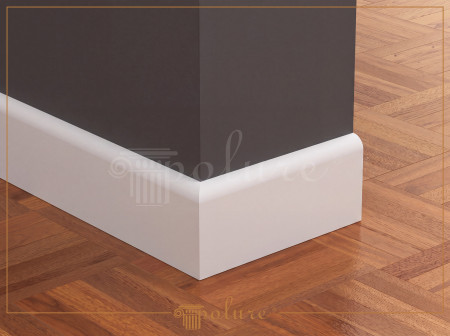 Hol modern decorat cu plinte si baghete din poliuretan gri antrasit si alb cu iluminat pe tavan.