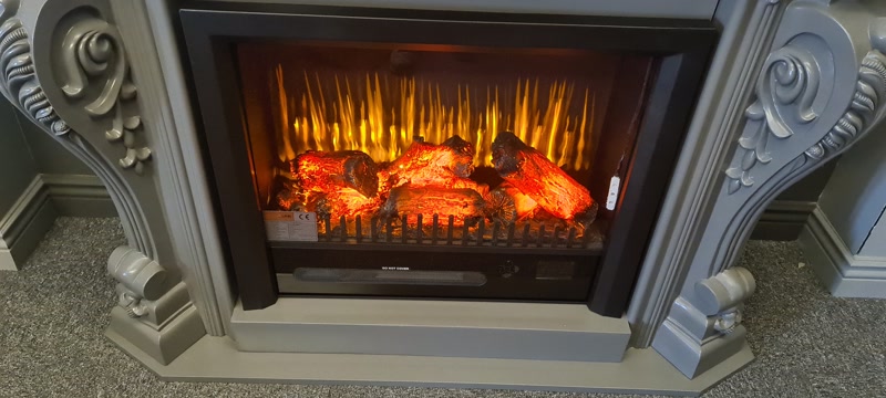 Decorațiuni Interioare Living  Decorațiuni interioare pentru living: cornișe, rozete și panouri decorative din poliuretan, ușoare, lipite cu adeziv și vopsite în tonul pereți