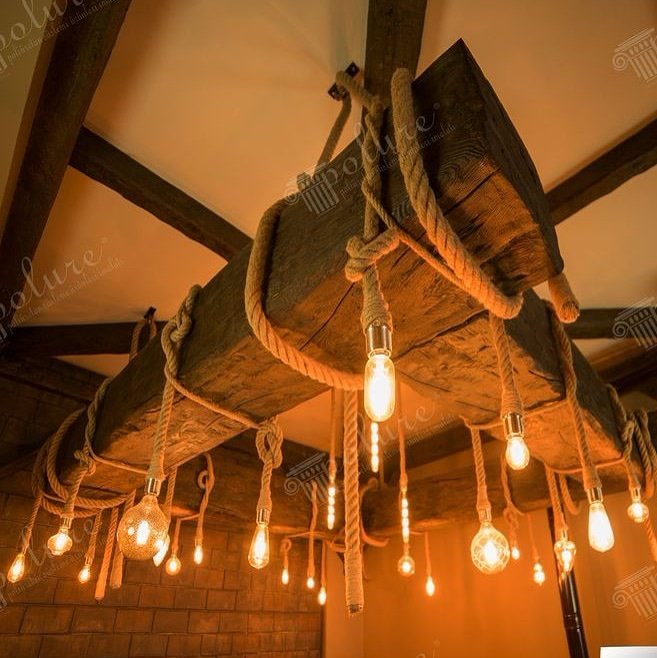 Grindă Poliuretan Rustică  Grindă decorativă rustică din poliuretan turnat, cu fibră și textură de lemn cioplit. Ușoară, stabilă în timp, se montează pe riglă și se
