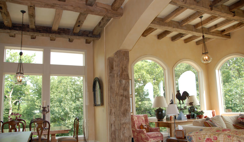 Stil Rustic Modern  Stil rustic modern: grinzi, cornișe și profile din poliuretan cu linii curate, texturi calde și montaj simplu, pentru interioare echilibrate.
