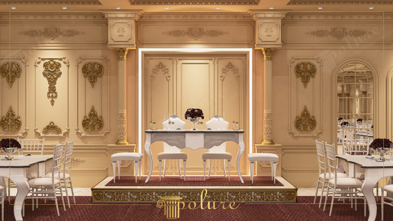 Elemente din Poliuretan pentru Saloane de Festivități Decorarea spațiilor de recepție și a saloanelor de festivități cu profile decorative din poliuretan de înaltă densitate (150-220 kg/m³ (țintă ~160 kg/m³)) oferă o structură arhitecturală monumentală fără a încărca structura de rezistență a clădirii. Un spațiu festiv conceput pentru primirea oaspeților necesită elemente de decor rezistente care să își păstreze integritatea la fluctuații termice cuprinse între -100 °C / +80 °C. Sistemul decorativ prezentat include coloane verticale din gamele P5530 și P5830, flancate de capiteluri sculptate și baze solide ce încadrează simetric masa principală a salonului. Utilizarea poliuretanului rigid în locul stucaturii tradiționale din ipsos reduce timpul de instalare cu peste 50% și elimină riscul de spargere în timpul transportului sau montajului.
Ancadramentele de perete realizate cu ajutorul bordurilor P2001 delimitează clar panourile decorative verticale, oferind un fundal elegant iluminat din fundal prin benzi LED integrate. În interiorul acestor casete decorative sunt aplicate ornamente simetrice precum modelele P80111, P80115ML și P80115MR, finisate în nuanțe aurii metalizate ce contrastează plăcut cu pereții în tonuri calde de crem. Rata extrem de scăzută de absorbție a apei, sub 1%, previne umflarea sau deformarea materialului în spațiile caracterizate prin umiditate ambientală variabilă. Detaliile centrale sculptate din seriile P8055B și P8077 completează compoziția vizuală, conferind peretelui o textură tridimensională sofisticată și plină de adâncime.
Trecerea dintre pereții verticali și plafon este realizată cu ajutorul cornisei de profil mare P81088 și a scafei decorative P81165, ambele concepute pentru a crea o tranziție lină și armonioasă. Aceste profile din poliuretan permit mascarea completă a liniilor de iluminat indirect și a cablajelor electrice, proiectând o lumină difuză care pune în evidență aplicele murale și modelele piese P8088A. Montajul se execută prin lipire directă cu adeziv poliuretanic special, iar îmbinările dintre profile se șlefuiesc simplu cu hârtie abrazivă de granulație 220 pentru a obține o suprafață perfect continuă, fără cusături vizibile sau denivelări.
Compoziția estetică este întregită de elementele ornamentale P8088B și P8088D, aplicate în punctele cheie ale panourilor laterale pentru a asigura un echilibru vizual deplin în tot salonul. Suprafața pre-amorsată din fabrică a poliuretanului permite aplicarea directă a vopselelor acrilice sau pe bază de apă, permițând finisaje speciale precum patinarea sau foița de aur decorative. Întreținerea ulterioară a acestor suprafețe decorative este extrem de facilă, fiind suficientă ștergerea periodică cu o lavetă din microfibră ușor umezită. Durabilitatea crescută și rezistența la uzură fac din aceste profile din poliuretan alegerea ideală pentru decorarea spațiilor festive reprezentative.