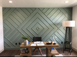 Linii moderne în decorarea coridorului, combinație elegantă de șipci și plinte din poliuretan Decorarea coridorului design modern șipcă poliuretan plintă poliuretan chenar gips-carton materiale rezistente soluții estetice finisaj elegant detalii minimaliste coridor sofisticat flux estetic paletă de culori închise detalii luminoase