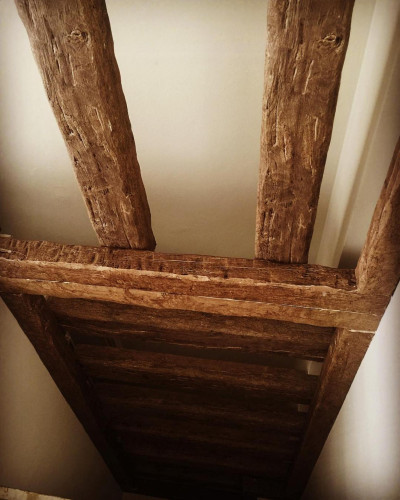 Impressive ideas for Rustic Home Decoration Rustic means a country house or village touch decor. These houses are usually a brown color with wooden structures in the foreground.