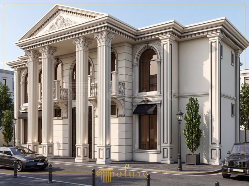 Fațadă clasică de vilă cu coloane din poliuretan, ancadramente de ferestre arcuite și profiluri decorative albe